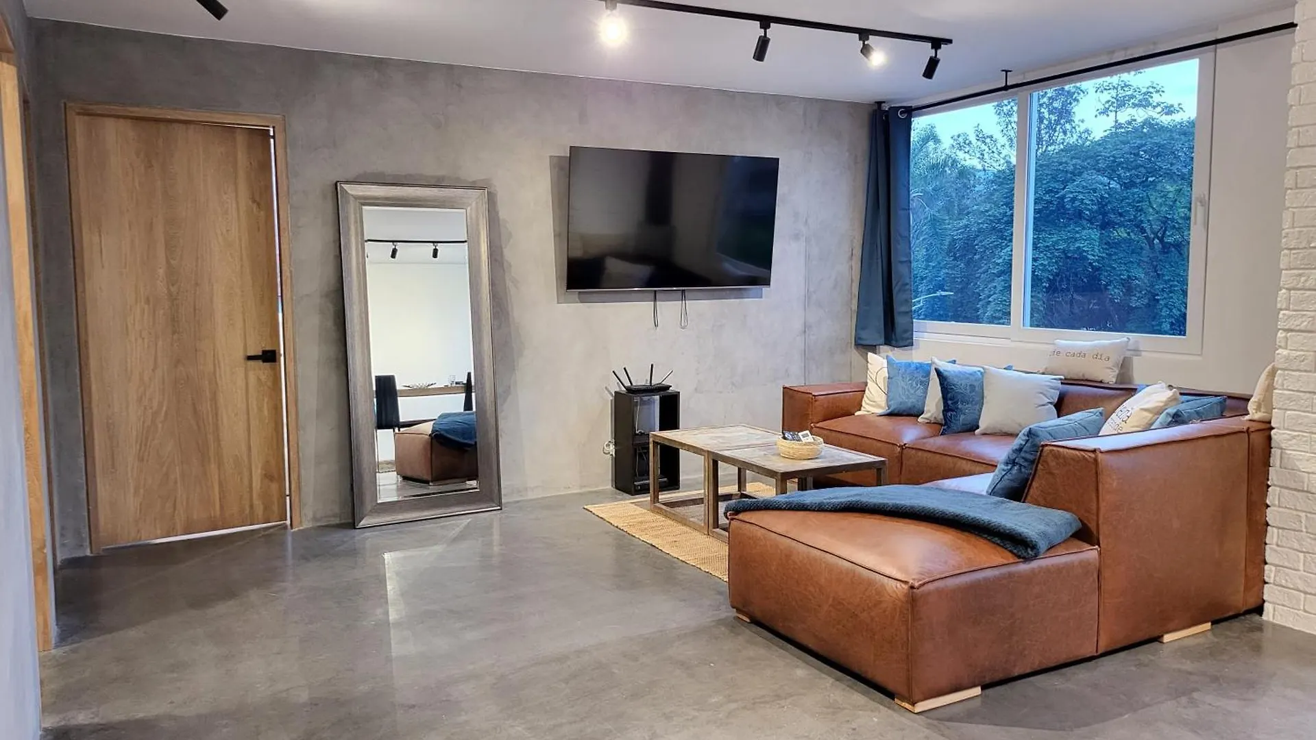 Center City Flats - Apartments In El Poblado Near Park Lleras, Medellin! Колумбия