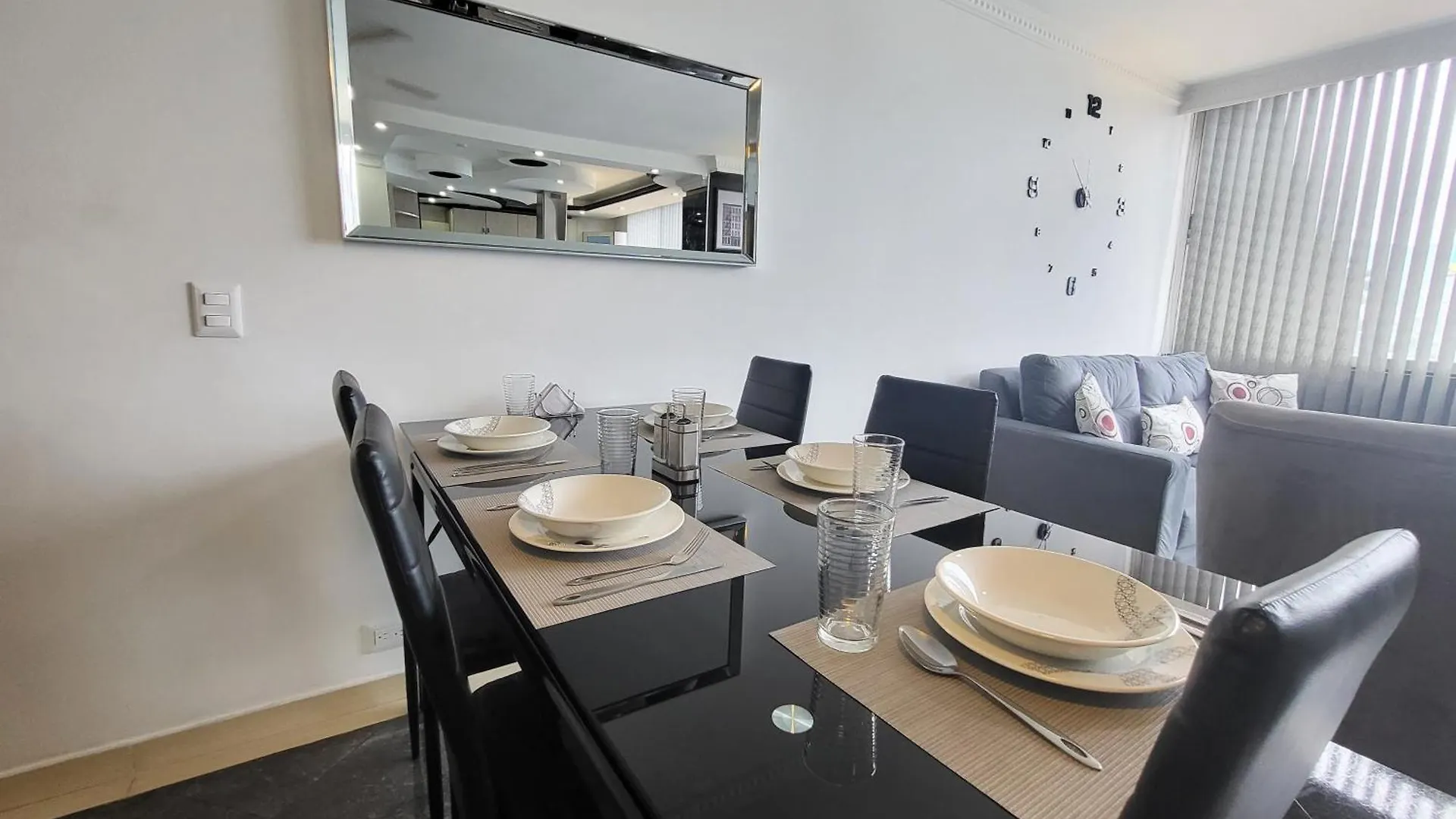 Center City Flats - Apartments In El Poblado Near Park Lleras, Medellin! 0*,  Kolumbia