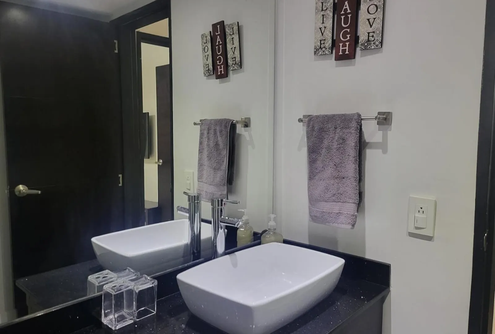 Center City Flats - Apartments In El Poblado Near Park Lleras, Medellin!