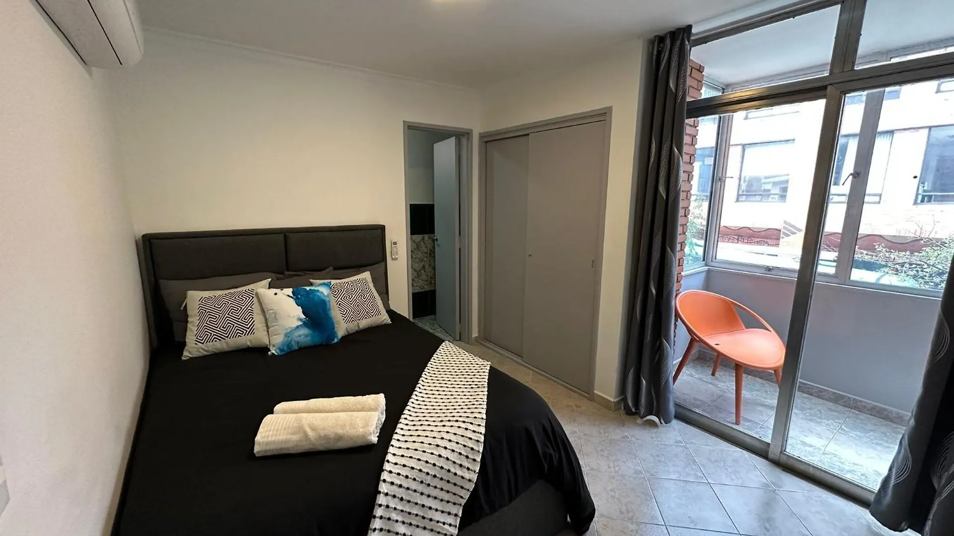 Center City Flats - Apartments In El Poblado Near Park Lleras, Medellin!