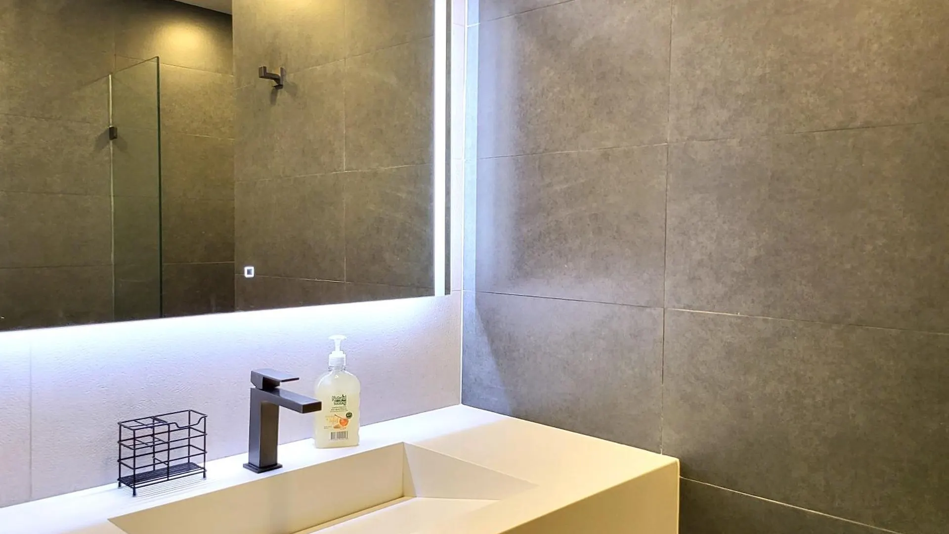 Center City Flats - Apartments In El Poblado Near Park Lleras, Medellin!